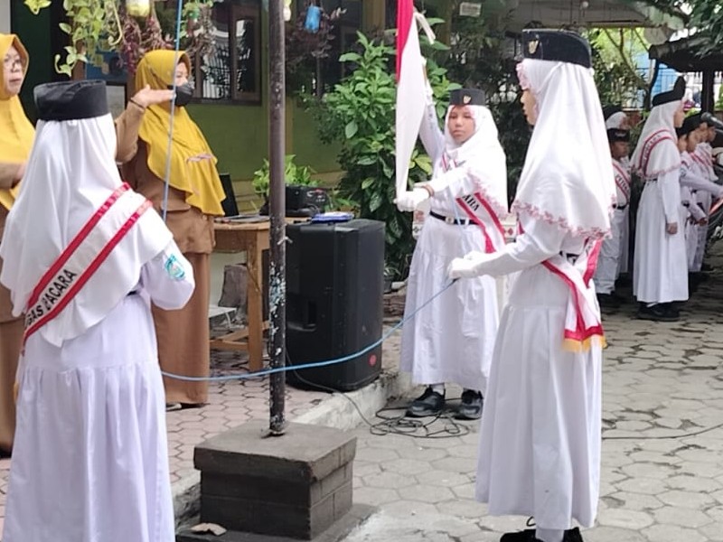 UPACARA BENDERA PERTAMA SEMESTER GENAP 2025/2026